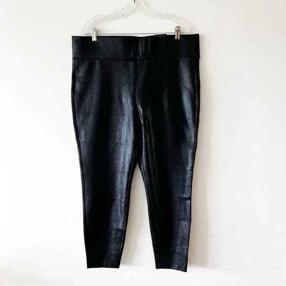 Torrid Textured Pixie Pants Black Croc Shine Women’s Size 2X Regular Slim Fix - Picture 9 of 10